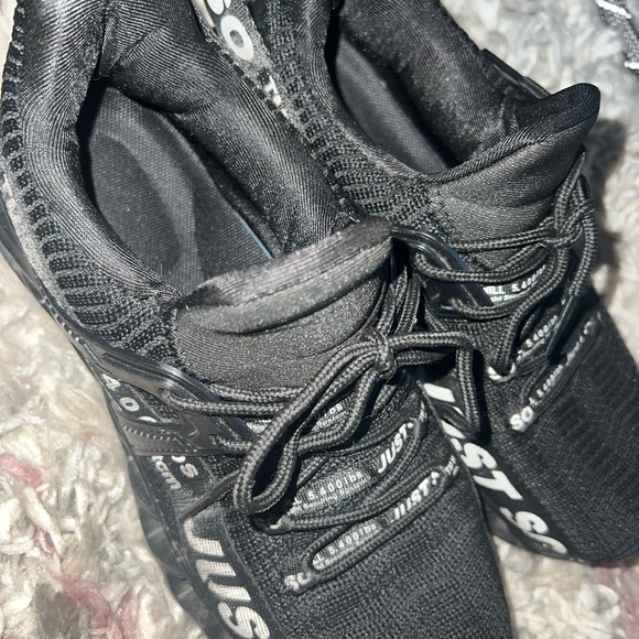 Just so so Nike shoes - Picture 2 of 4